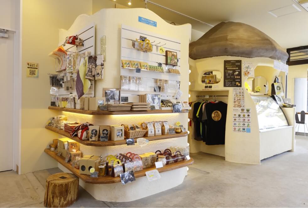 大仏プリンに関連する雑貨も販売