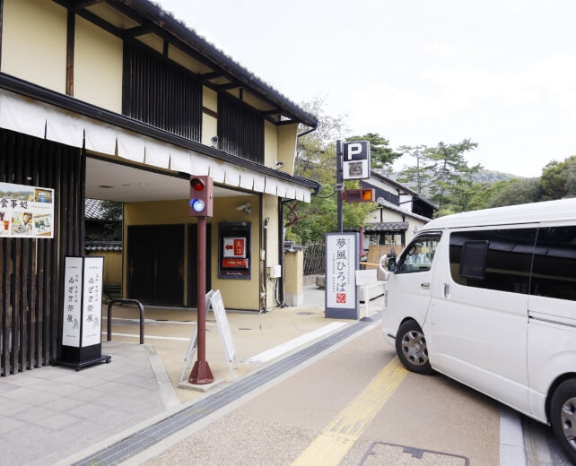 誘導員が安全に誘導