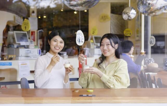 大仏プリンを食べる