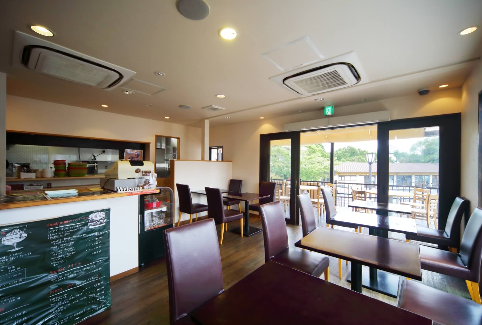 「金の鹿」の店内