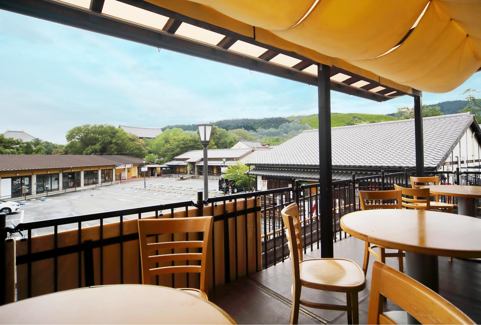 奈良の絶景を楽しめる「金の鹿」。大仏殿や若草山を望むテラス席