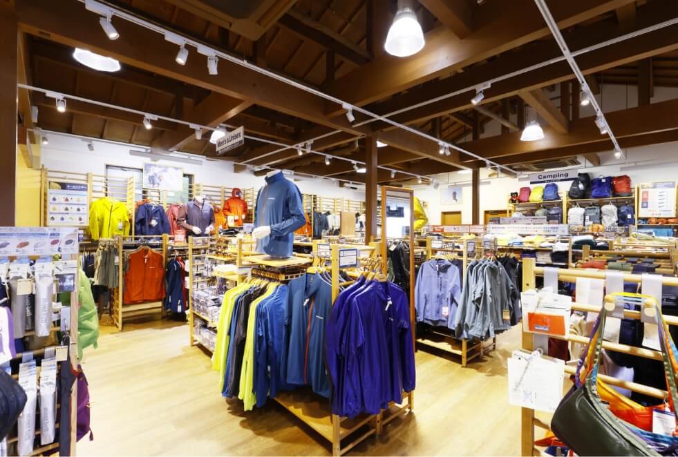 アウターから小物まで、豊富に取り扱い