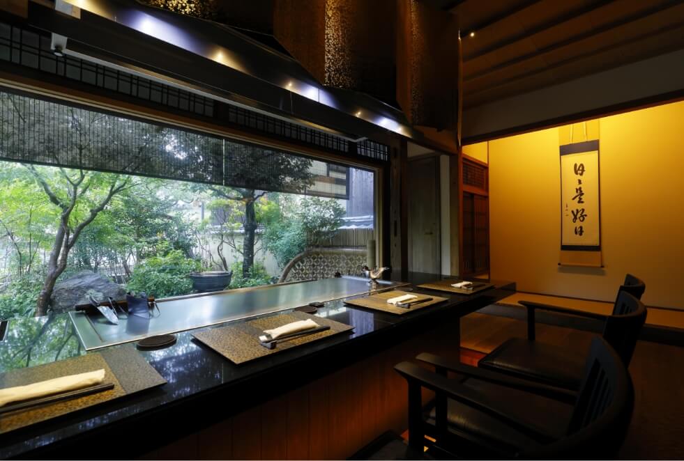 日本庭園を借景とした個室