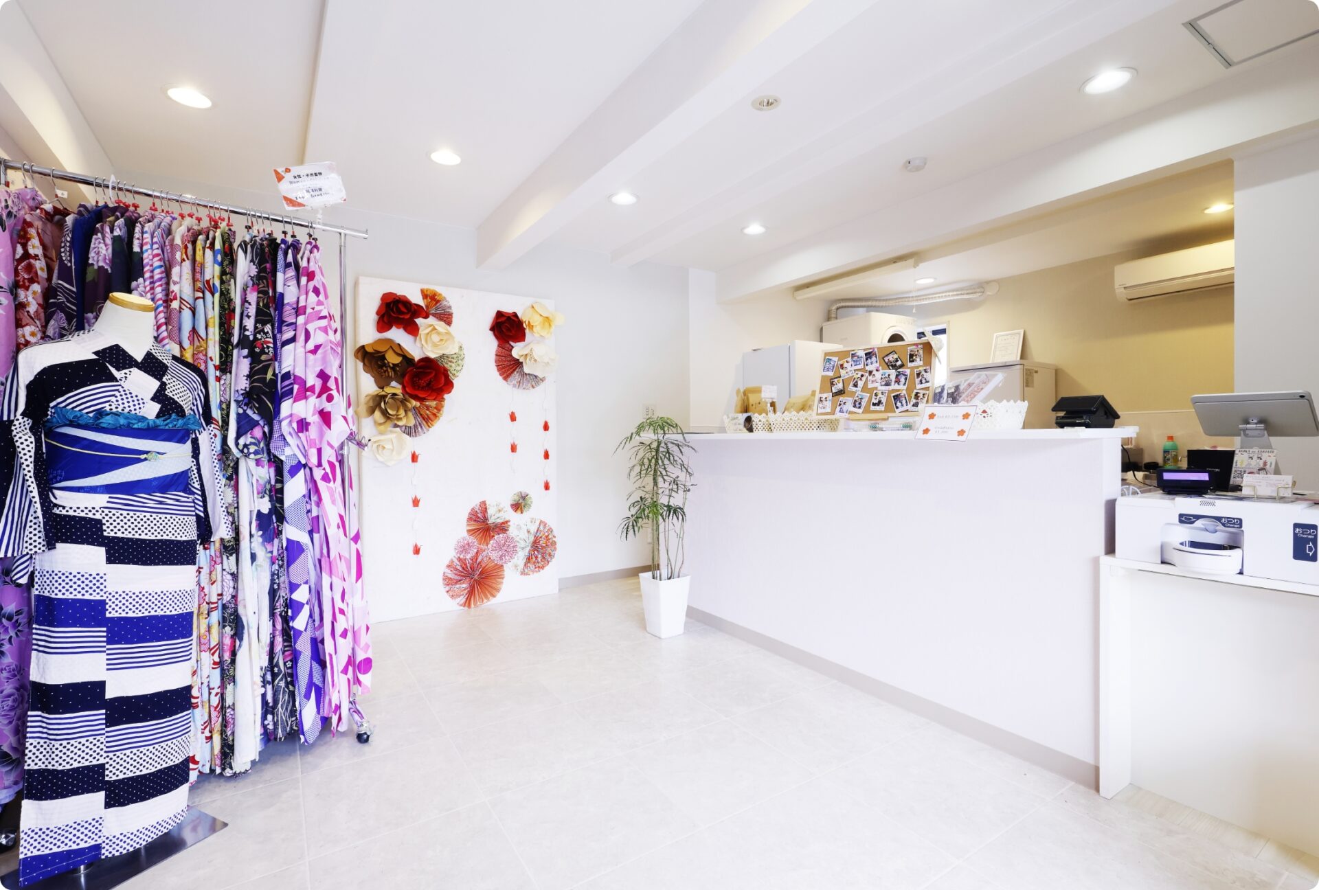 Wakana style kimono rental & cafeの店内